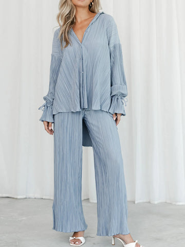 Minimalist black pleated button-up shirt and pants – Voguelle