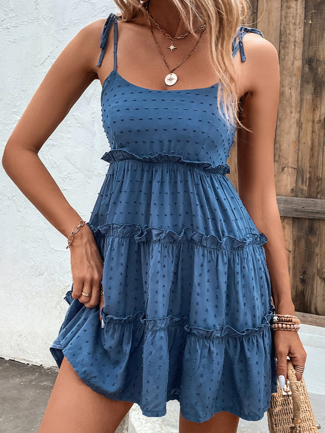 Close-up of neckline on white tiered casual dress – Voguelle