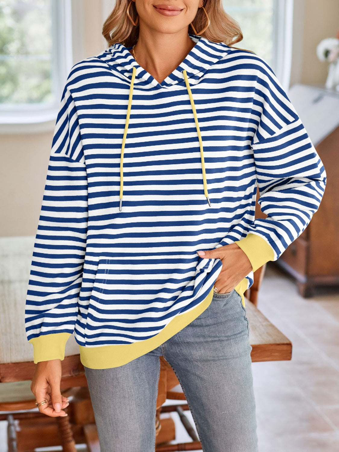 Women’s striped pullover hoodie with drawstrings – Voguelle