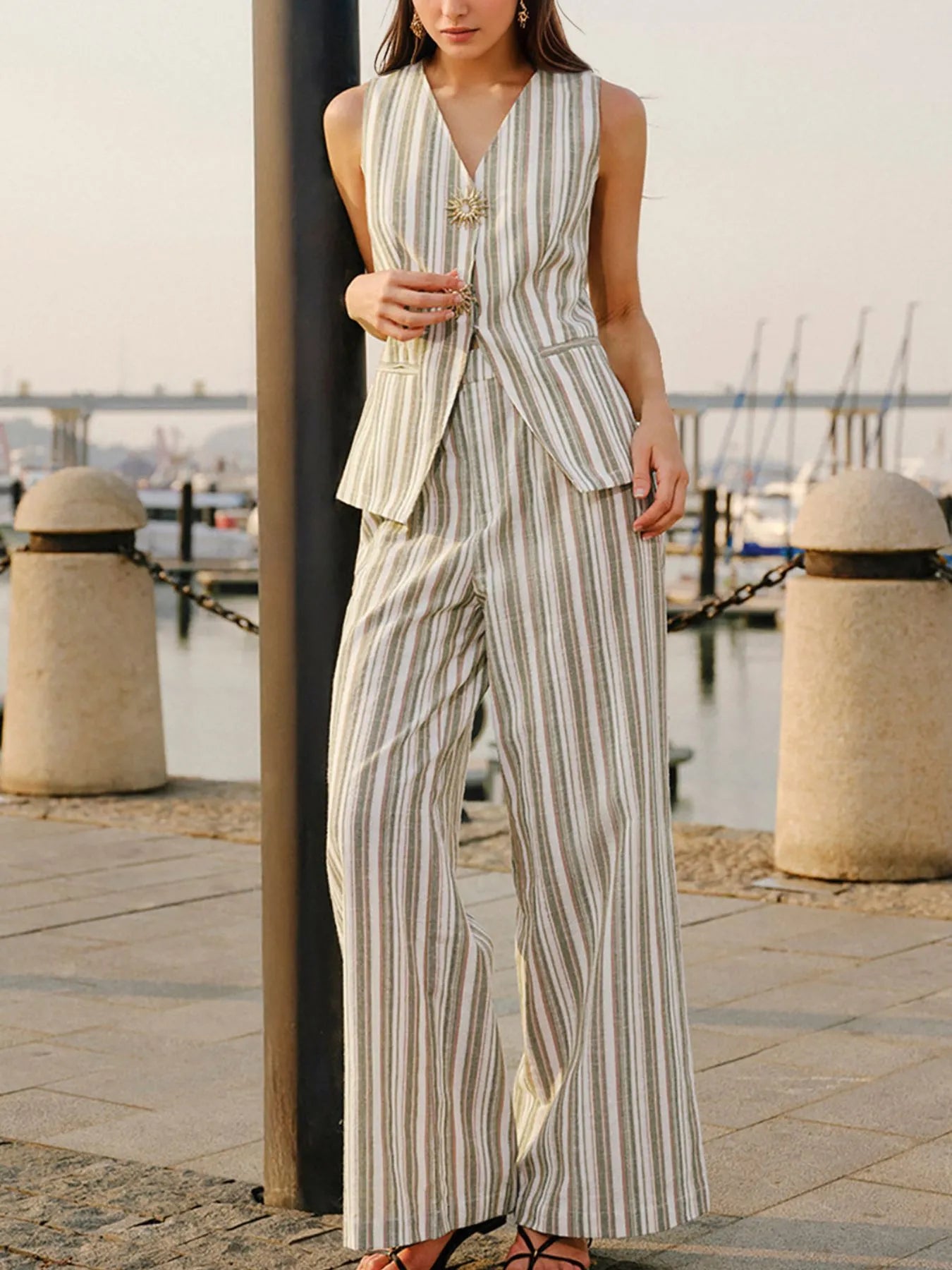 Back detail of Striped Sleeveless V-Neck Top and Pants Two-Piece Set – Voguelle