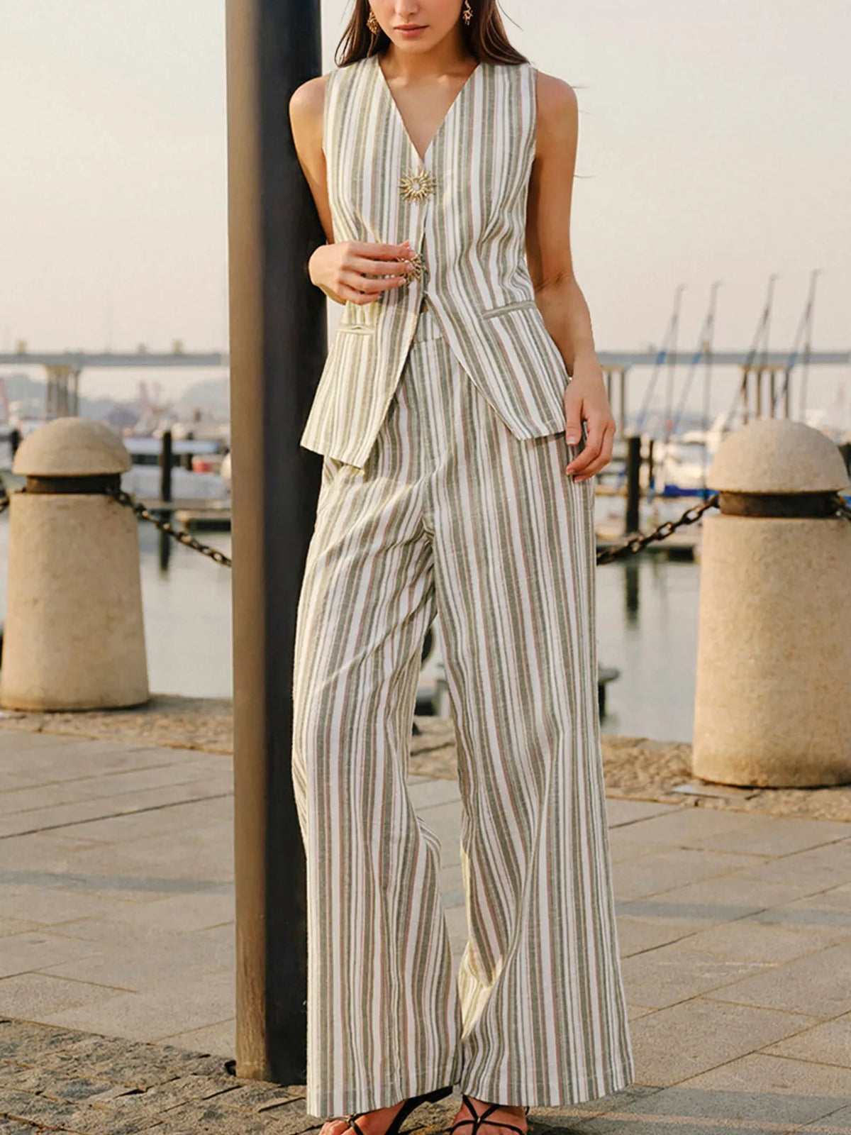 Back detail of Striped Sleeveless V-Neck Top and Pants Two-Piece Set – Voguelle