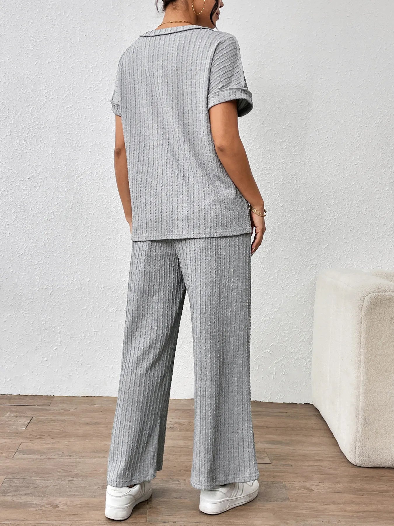 Model seated wearing gray ribbed short sleeve lounge set – Voguelle