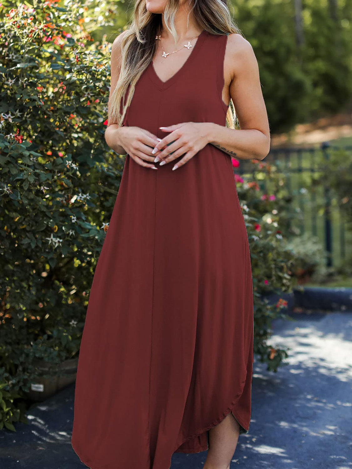 Back slit detail V-Neck Sleeveless Dress – Voguelle