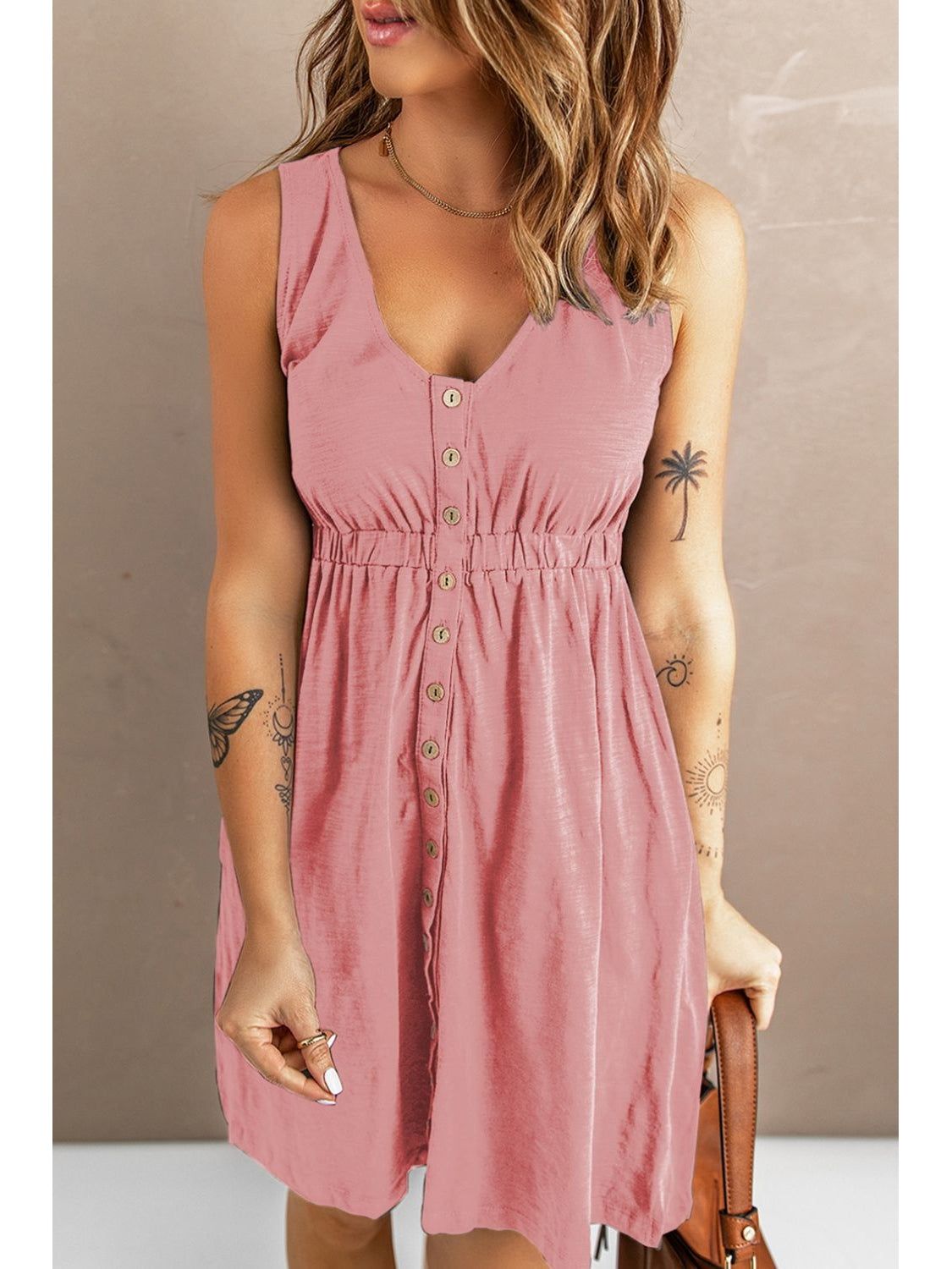 Fabric close-up of black sleeveless button down dress – Voguelle
