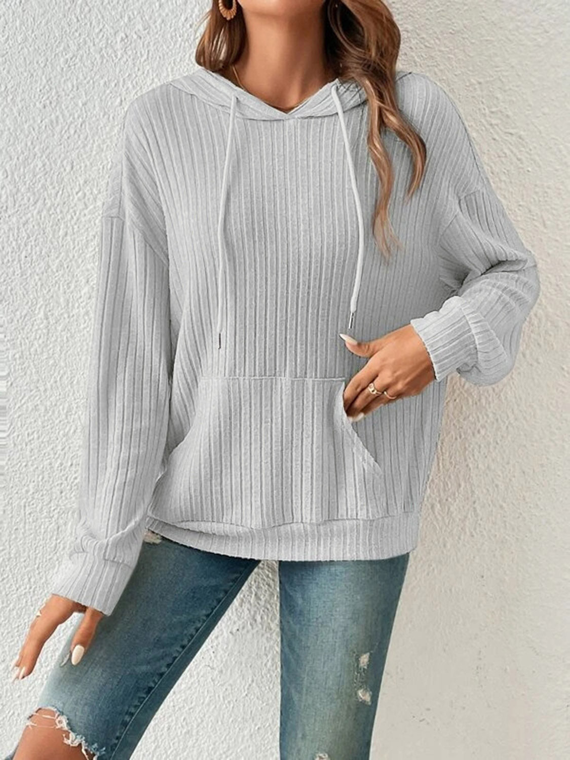 Casual ribbed knit hoodie in green with dropped shoulders – Voguelle