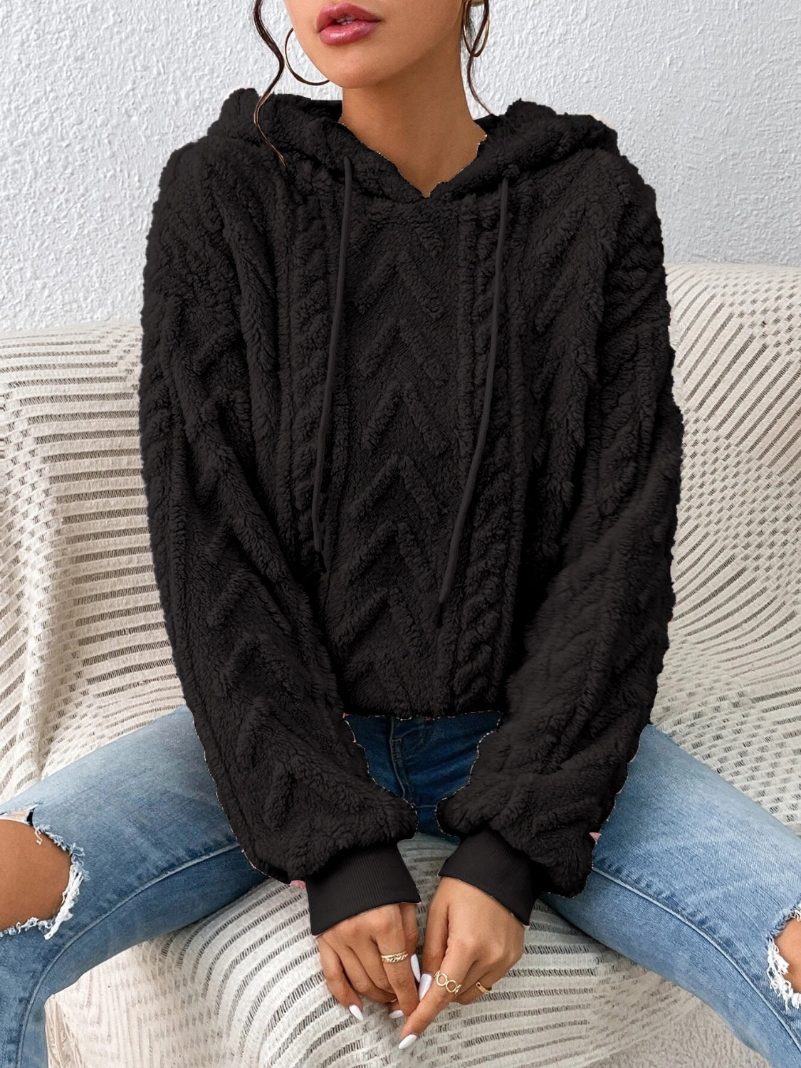 Cozy fleece hoodie with textured chevron pattern – Voguelle