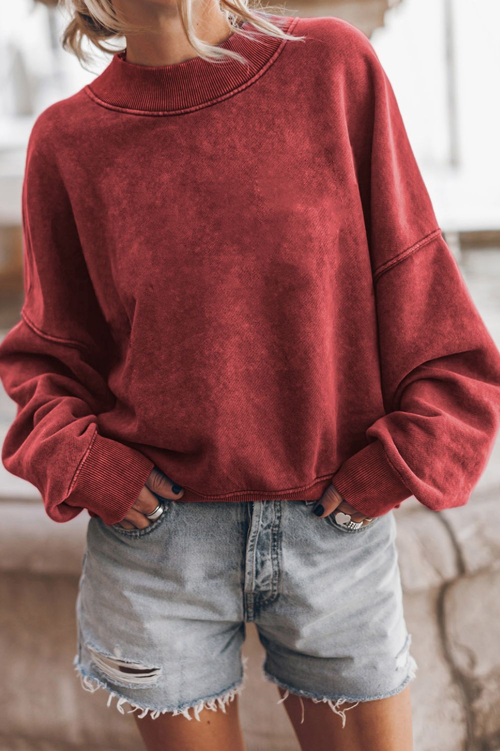 Lifestyle shot green oversized sweatshirt – Voguelle