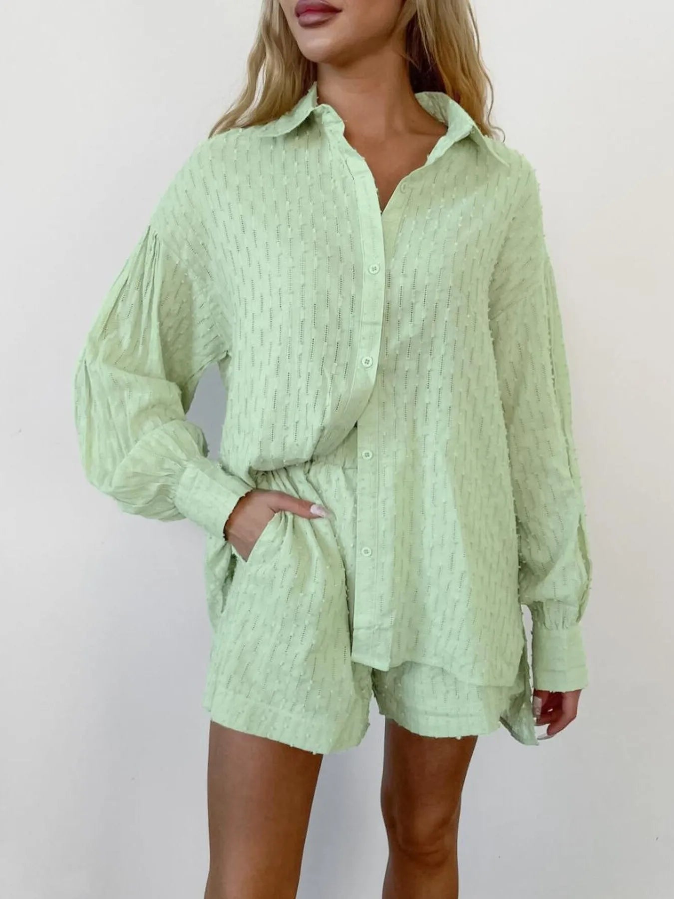 Chic oversized textured shirt with coordinating shorts – Voguelle