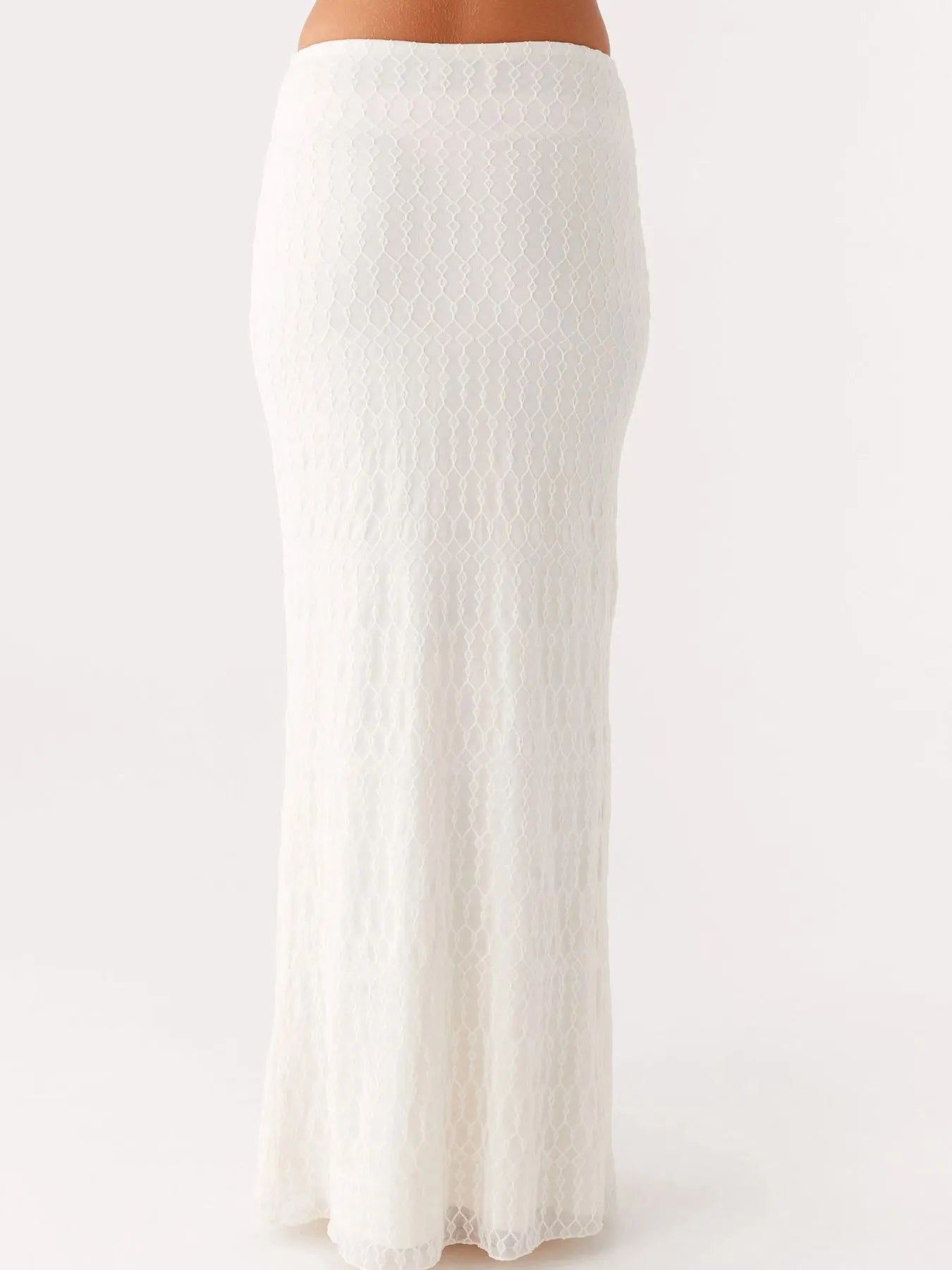 Strapless white lace crop top with tie front and matching maxi skirt – Voguelle